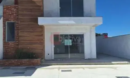 Casa duplex à venda de 4 quartos com quintal - Foguete - Cabo Frio.