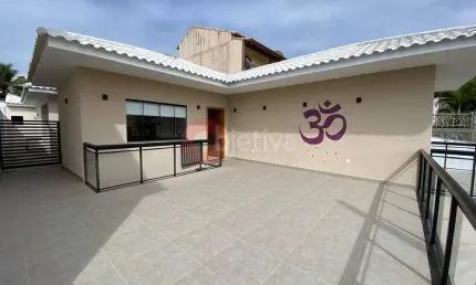 Casa linear no Condomínio dos Pássaros, 3 quartos, Cabo Frio.