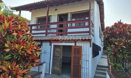 Casa duplex, 3 quartos, Condomínio Bosque do Peró - Cabo Frio