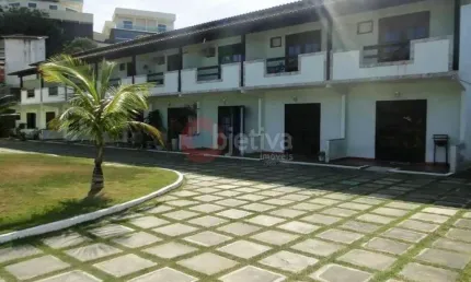 Casa duplex em condomínio, 2 suítes, Peró - Cabo Frio