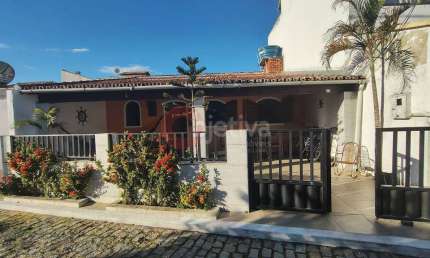 Casa térrea individual em condomínio, 4 quartos, Palmeiras - Cabo Frio