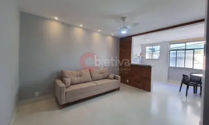 Apartamento linear reformado, 2 quartos, Centro - Cabo Frio
