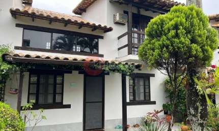 Casa duplex em condomínio, 2 quartos, lazer completo, Ogiva - Cabo Frio