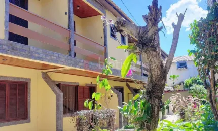 Casa duplex em condomínio, 3 suítes, 92m², Portinho - Cabo Frio
