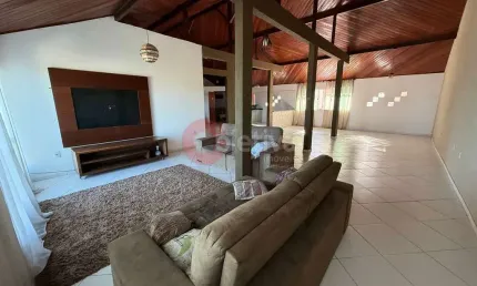 Apartamento linear, 2 quartos, baixo grande - são pedro da aldeia