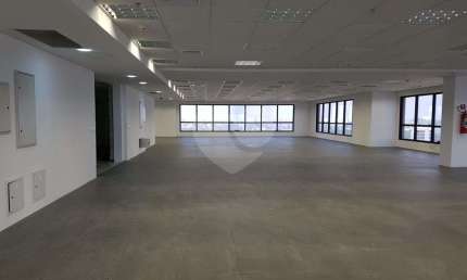 Casa comercial para alugar na Alameda Araguaia, 2104, Alphaville Industrial, Barueri, 1354 m2 por R$ 74.470
