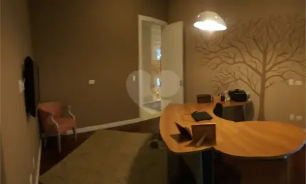 Casa em condomínio fechado com 5 quartos à venda na alameda das sapucaias, 44, alphaville, santana de parnaíba, 6900 m2 por r$ 6.500.000