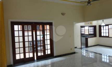 Casa com 3 quartos à venda na Rua Júlio Spiandorelli, 47, Santa Marina, Valinhos, 200 m2 por R$ 980.000