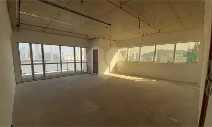 Sala comercial à venda na rua barão de paranapiacaba, 233, encruzilhada, santos, 68 m2 por r$ 585.000