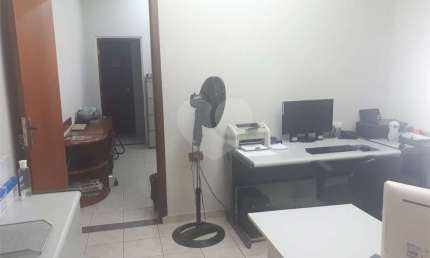 Casa com 3 quartos para alugar na Rua Manoel Matheus, 267, Centro, Vinhedo, 160 m2 por R$ 10.000