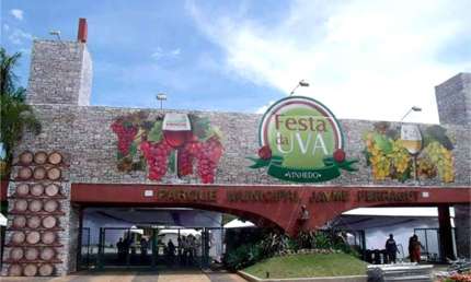Chácara / sítio com 4 quartos à venda na Rua Madri, 1, Vista Alegre, Vinhedo, 450 m2 por R$ 1.345.000