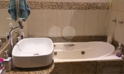 Casa com 2 quartos à venda na Rua René Baccarat, 14, Areia Branca, Santos, 200 m2 por R$ 745.000