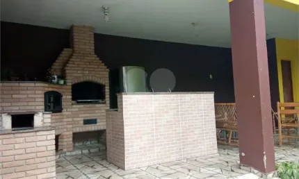 Casa com 4 quartos à venda na Avenida Santo Antônio, 336, Vila Bela Flor, Mogi das Cruzes, 306 m2 por R$ 1.100.000