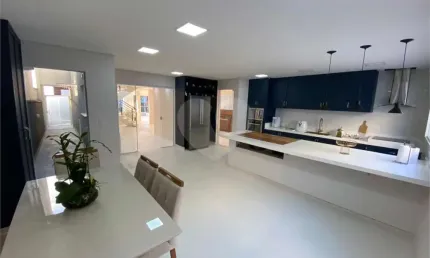 Casa em condomínio fechado com 3 quartos à venda na estrada do itapeti, s/n, 1, parque residencial itapeti, mogi das cruzes, 263 m2 por r$ 2.000.000
