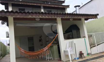 Casa com 4 quartos à venda na Rua Isidoro Boucault, 216, Vila Brás Cubas, Mogi das Cruzes, 250 m2 por R$ 890.000