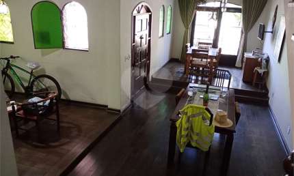 Casa com 3 quartos para alugar na Rua Santa Rosa, 263, Vila Industrial, Mogi das Cruzes, 236 m2 por R$ 5.000