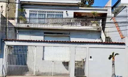 Excelente sobrado com 313m² no bairro Jardim Marisa.
