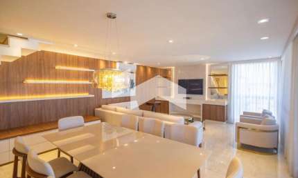 Cobertura com 247 m², 3 quartos sendo 3 suítes para alugar no bairro Água Verde.
