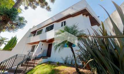 Casa com 214,44 m², 4 quartos sendo 2 suítes à venda no bairro Água Verde.