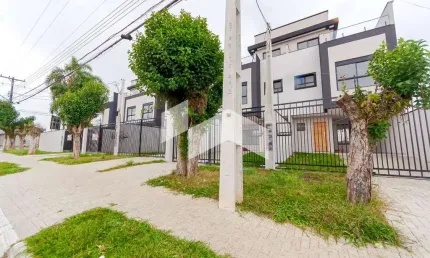 Sobrado de rua 136.63 m², 3 quartos sendo 1 suíte à venda no bairro Cajuru