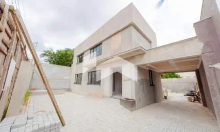 Comercial com 220 m² e 10 salas e 4 vagas de garagem,  para alugar no bairro Mercês.
