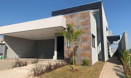 Casa a venda em Condomínio Fechado - Piratininga - SP