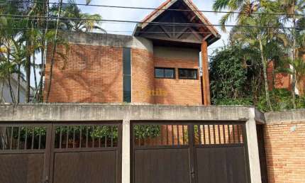 Casa 50mts praia Enseada, 8 dorms., piscina, 3 vagas
