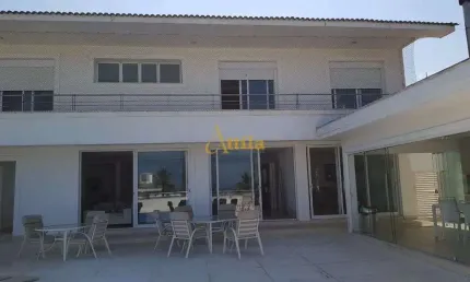Casa frente praia 6 suítes, 6 vagas, sauna, Enseada