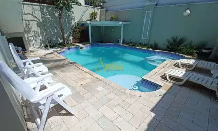 Casa 150mts praia Enseada, 3 dorms., 4 vagas, piscina