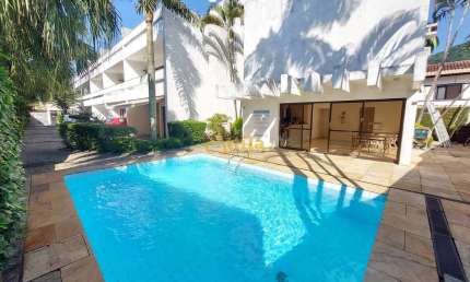 Casa de Condomínio com 4 dorms, 100 metros praia da Enseada