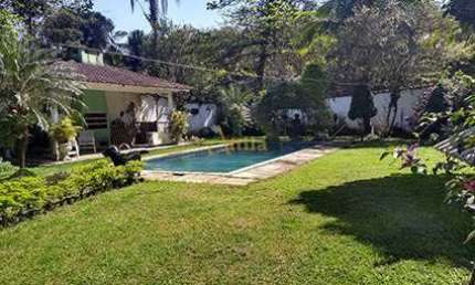 Casa térrea, 4 suítes, jardim, piscina, 4 vagas&amp;#039;