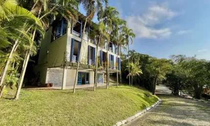 Residência de Luxo com Vista para o Mar na Península em Guarujá