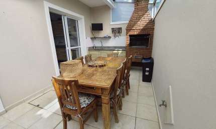 Casa 4 suítes, 3 vagas, 20mts praia Enseada, alto padrão