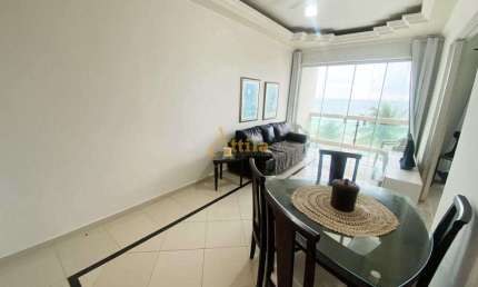 Apto reformado, frente praia Pitangueiras, 1 dorm., sacada