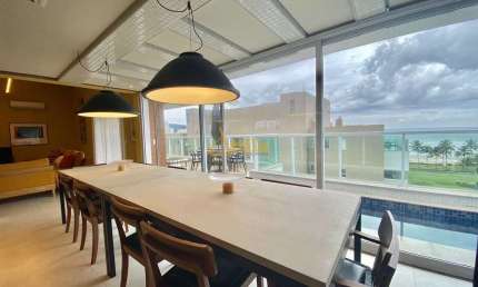 Cobertura de alto padrão com 4 dormitórios e vista para o mar