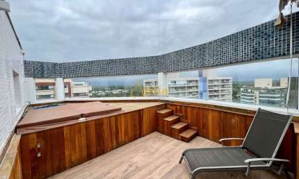 Cobertura duplex pé na areia com 5 suítes e vista para o mar