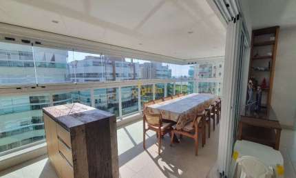 Apto de alto padrão com 3 dormitórios com vista para o mar
