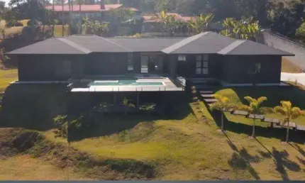 Linda Casa no Condomínio Jardim das Palmeiras em Bragança Paulista SP