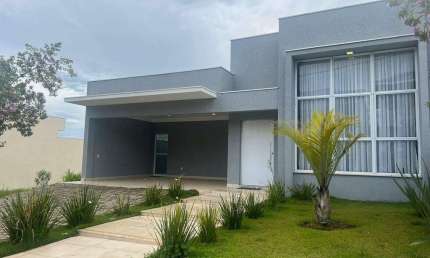 Casa mobiliada para locação no Condomínio Euroville II