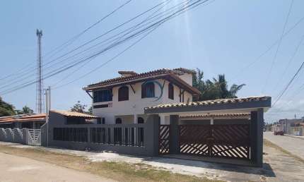 Vende-se Casa Duplex com 3 quartos (1 suíte), churrasqueira e próximo da praia em Subauma na Linha verde