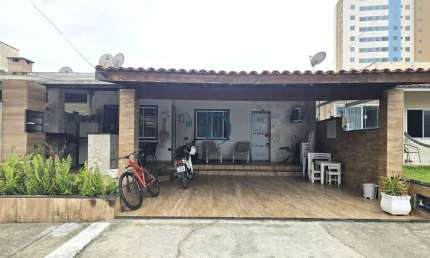 VENDE-SE Casa com 3 Quartos, área Gourmet com Churrasqueira e 2 vagas de Garagens no Condomínio Mais Viver Alagoinhas