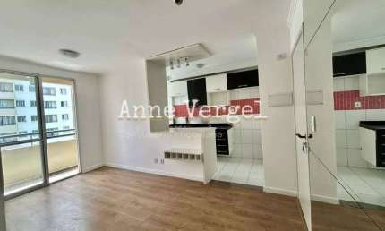 Apartamento com 2 quartos à venda no Bairro Vila Merces em Carapicuíba com 52m² e 1 vagas de carro próximo à estação Santa Terezinha