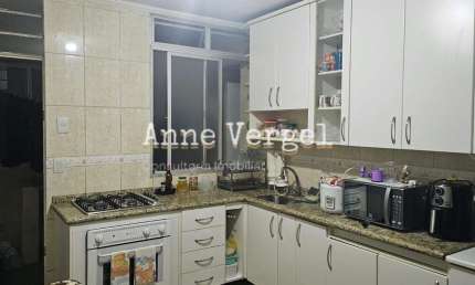 Apartamento com 2 quartos e 1 vaga de carro e varanda à venda no Jardim Carapicuíba em Carapicuíba com 84m² próximo à Avenida Inocêncio Seráfico