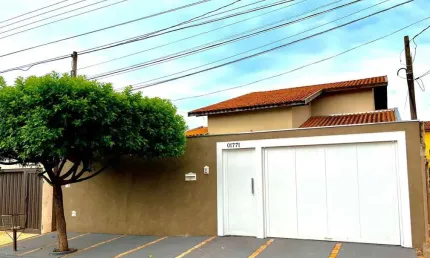 Casa à venda, 210 m² por R$ 650.000,00 - Jockey Club - Barretos/SP