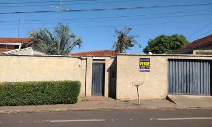 Casa com 4 quartos à venda na Rua 32, Centro, Barretos