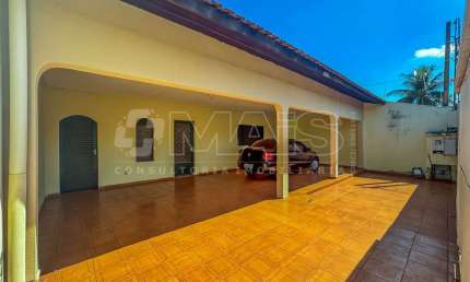 Casa com 3 dormitórios à venda, 186 m² por R$ 370.000,00 - Jockey Club - Barretos/SP