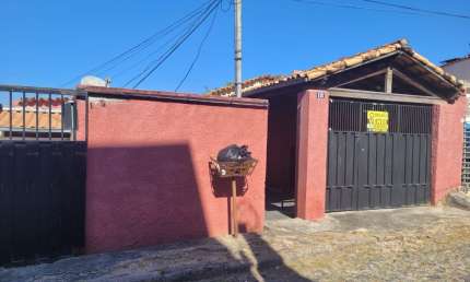 CASA COM BARRACÃO NO  BAIRRO DOM CABRAL - ENTRADA INDIVIDUAL- R$ 550.000,00