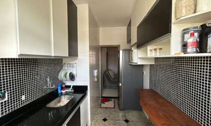 Apartamento 03 quartos, reformado , armários planejados  no Bairro Hávai