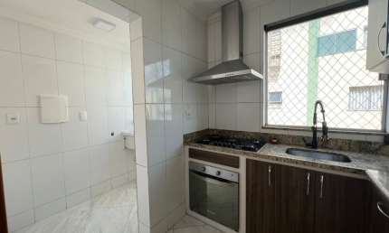 Apartamento 03 quartos, suite, 2 vagas e armários no Bairro Sta Terezinha/BH