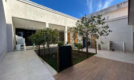 Casa 04 quartos, 03 suites , area gourmet e 02 vagas de garagem no Caiçara